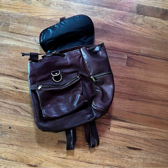 Vintage Frye Leather Backpack - Drawstring Closure Multiple Pockets Metal Zipper - Picture 3 of 9